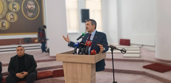 Milli Eğitim Bakanı Prof. Dr. Yusuf Tekin, Erzurum programı kapsamında Hz. İmam H&uuml;seyin Cemevi&rsquo;ni ziyaret ederek birlik ve beraberlik vurgusu yaptı.